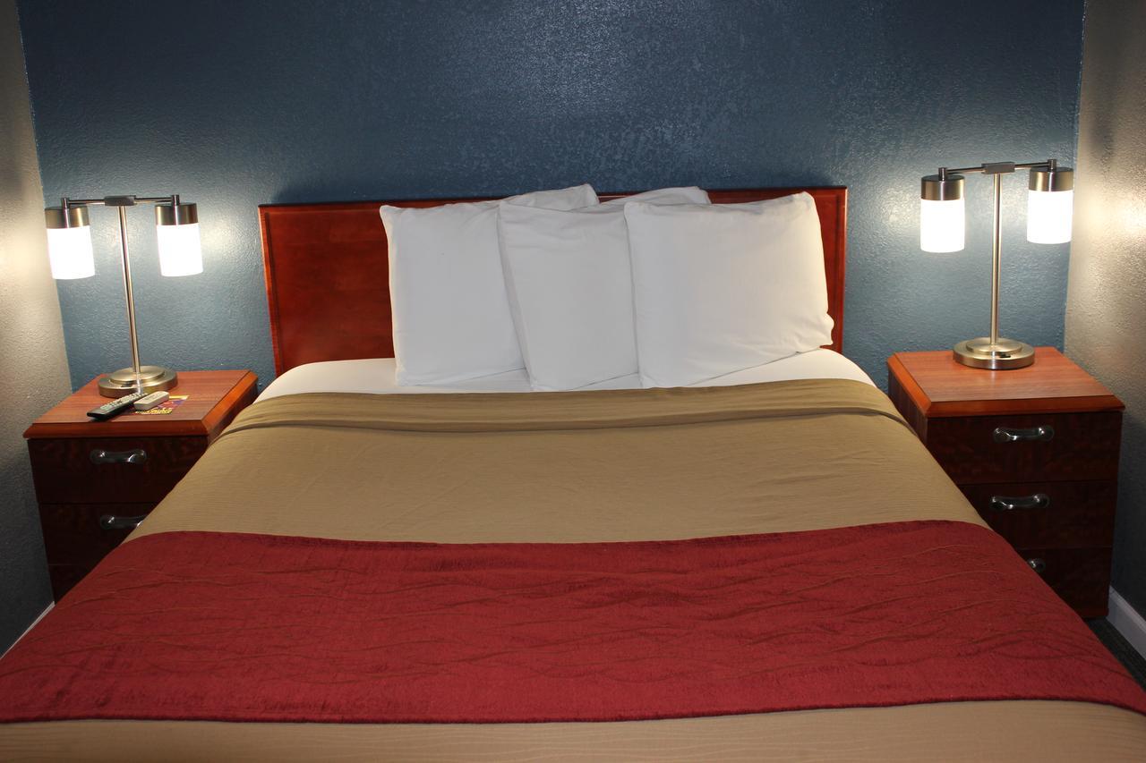 Econo Lodge Oskaloosa Exterior photo